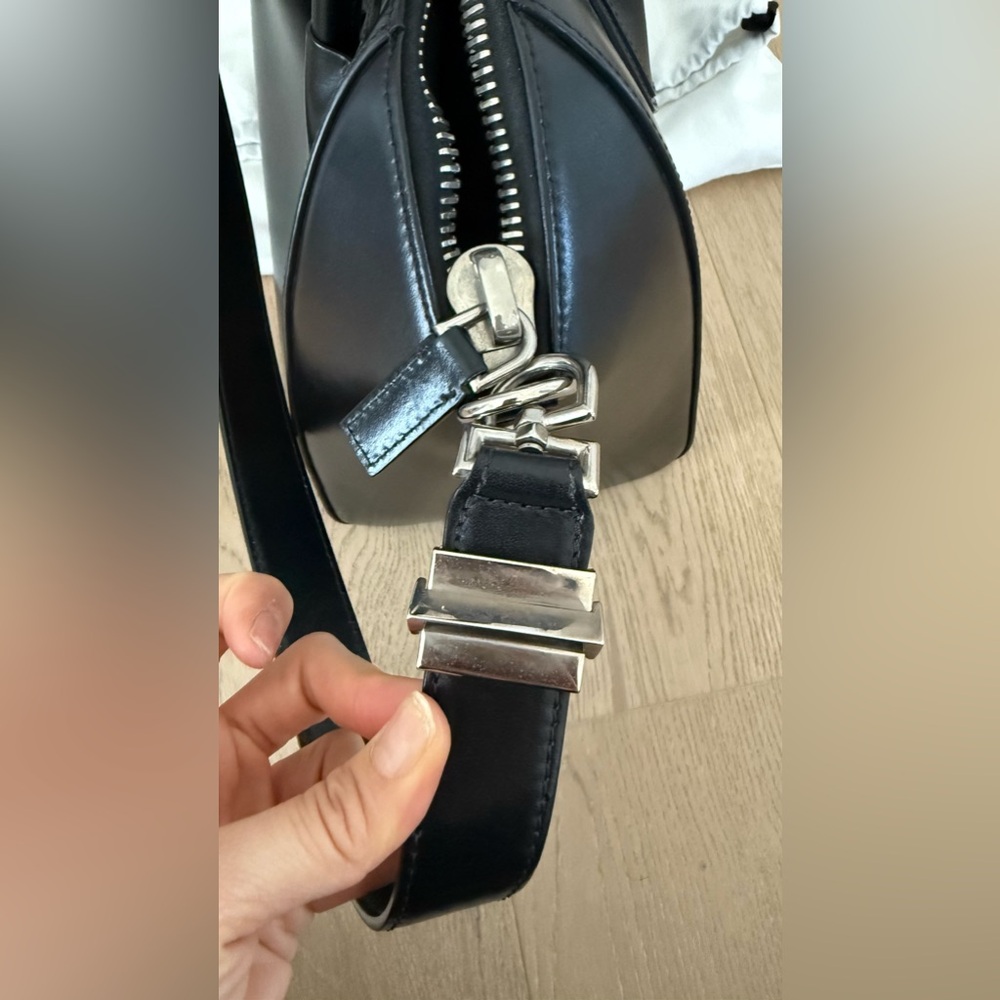🖤 GIVENCHY Antigona Medium Leather Tote - Picture 3 of 11